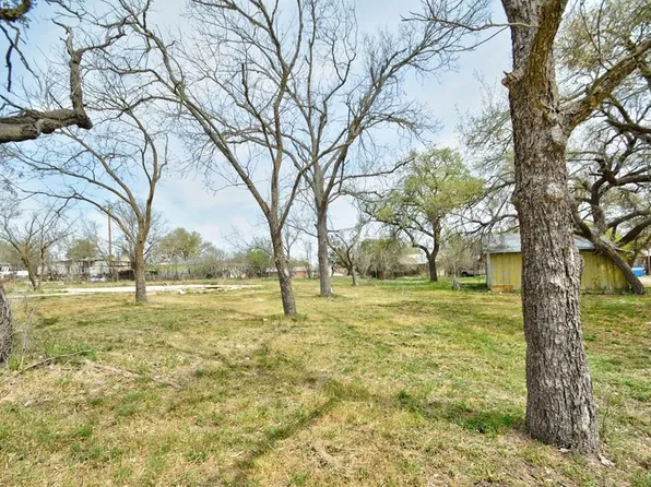 43 Well St, Rocksprings, TX 78880