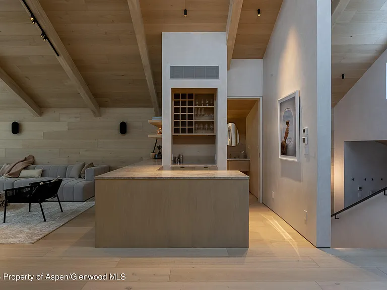 609 W Francis St — Photo 15