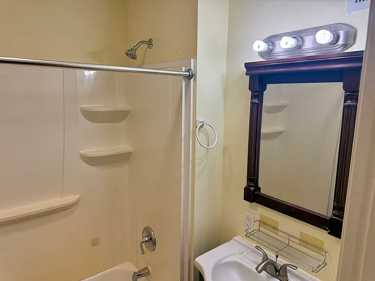 1511 N Eden St — Photo 17