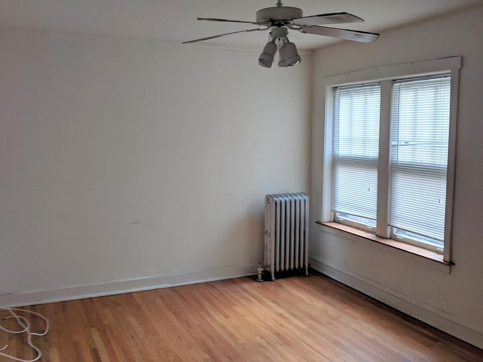 1st image of 4243 1/2 N Hermitage Ave