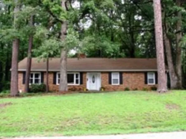607 Brooklane Dr, Greenwood, SC 29649