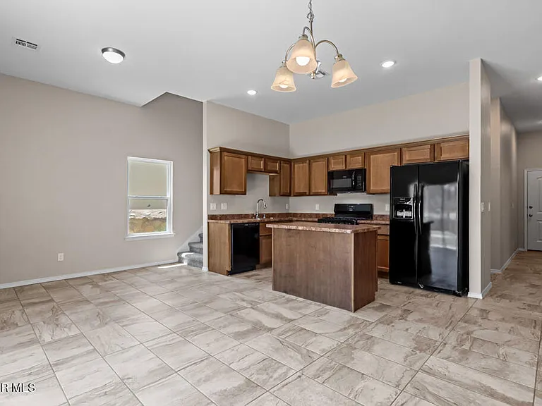 806 Hc Gilbert Minjares Dr #A — Photo 6