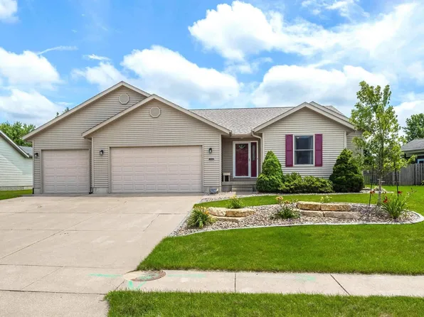 1532 Silver Valley Dr, De Witt, IA 52742