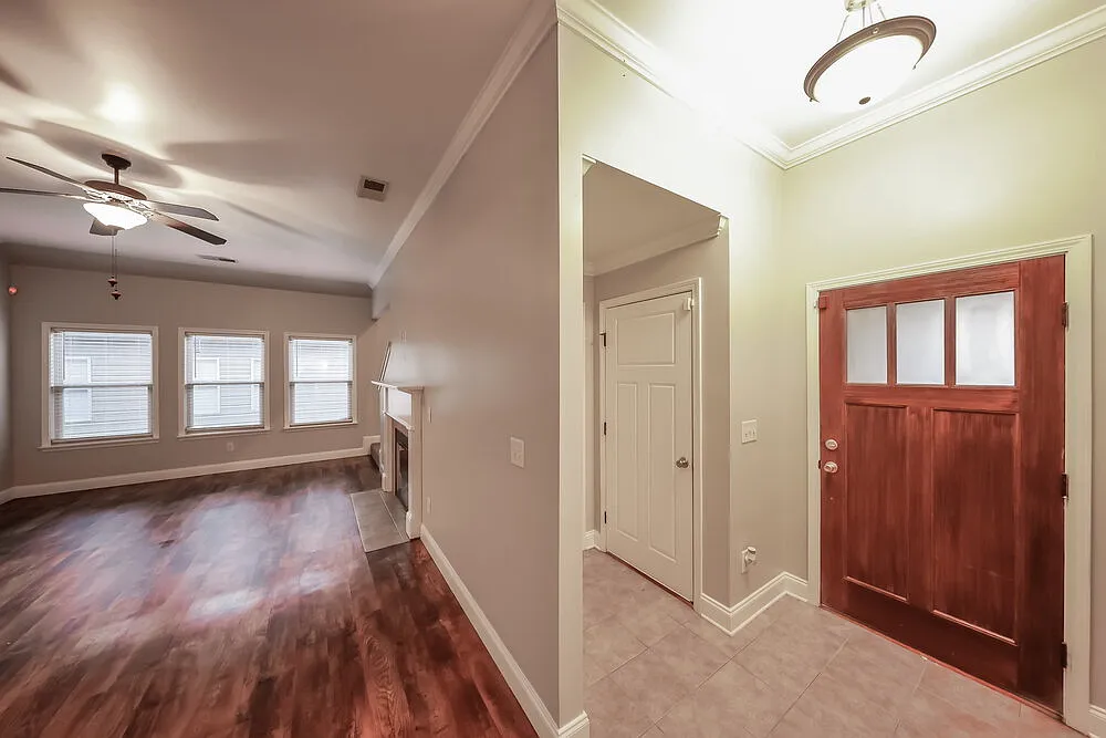 3 bed, 2.0 bath, 1825 sqft, $1,810 — Photo 4