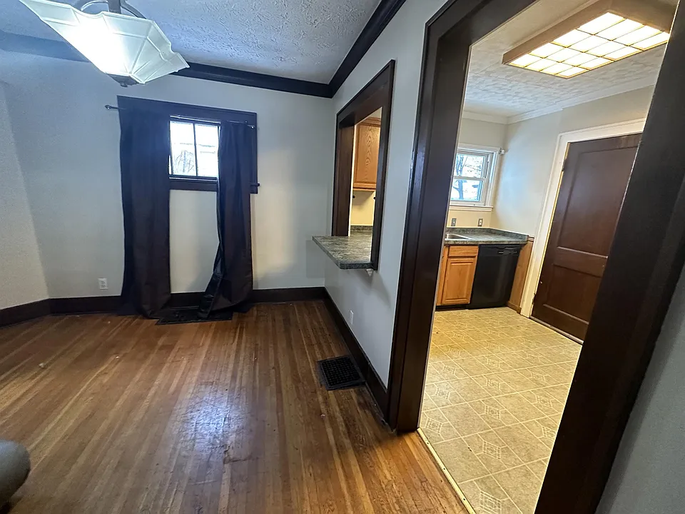 105 Beverly Hts
