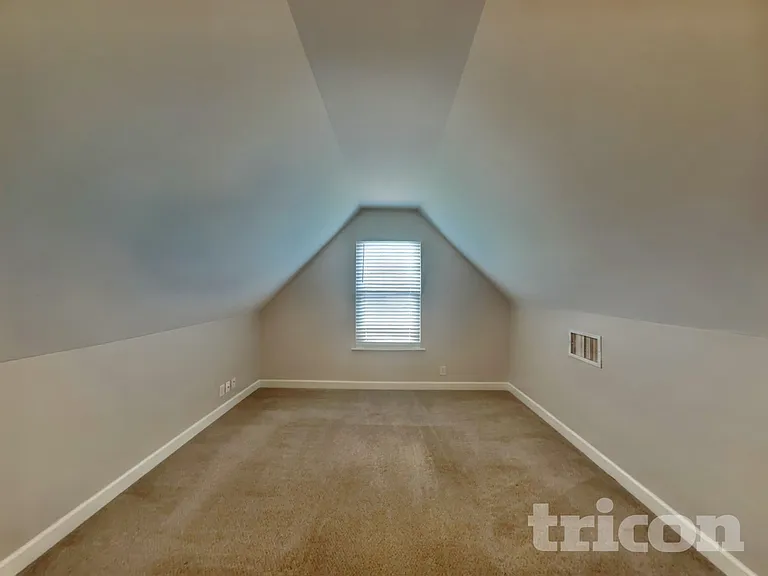 217 Titans Cir — Photo 16