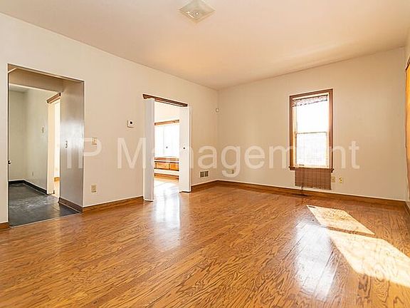 2nd image of 829 Berwin St
