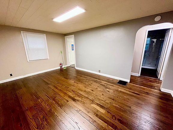 4th image of 5115 Ebersole Ave