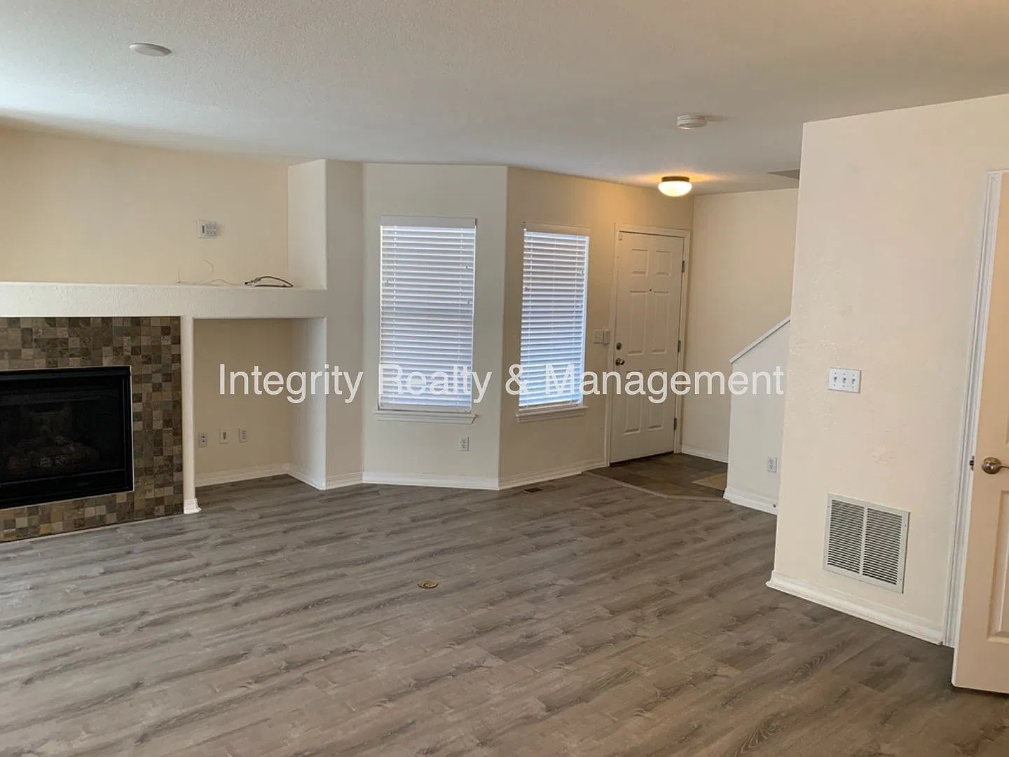 2 Bed/2.5 Bath, 1297 Sqft - 2695 Cutters Cir — Photo 4