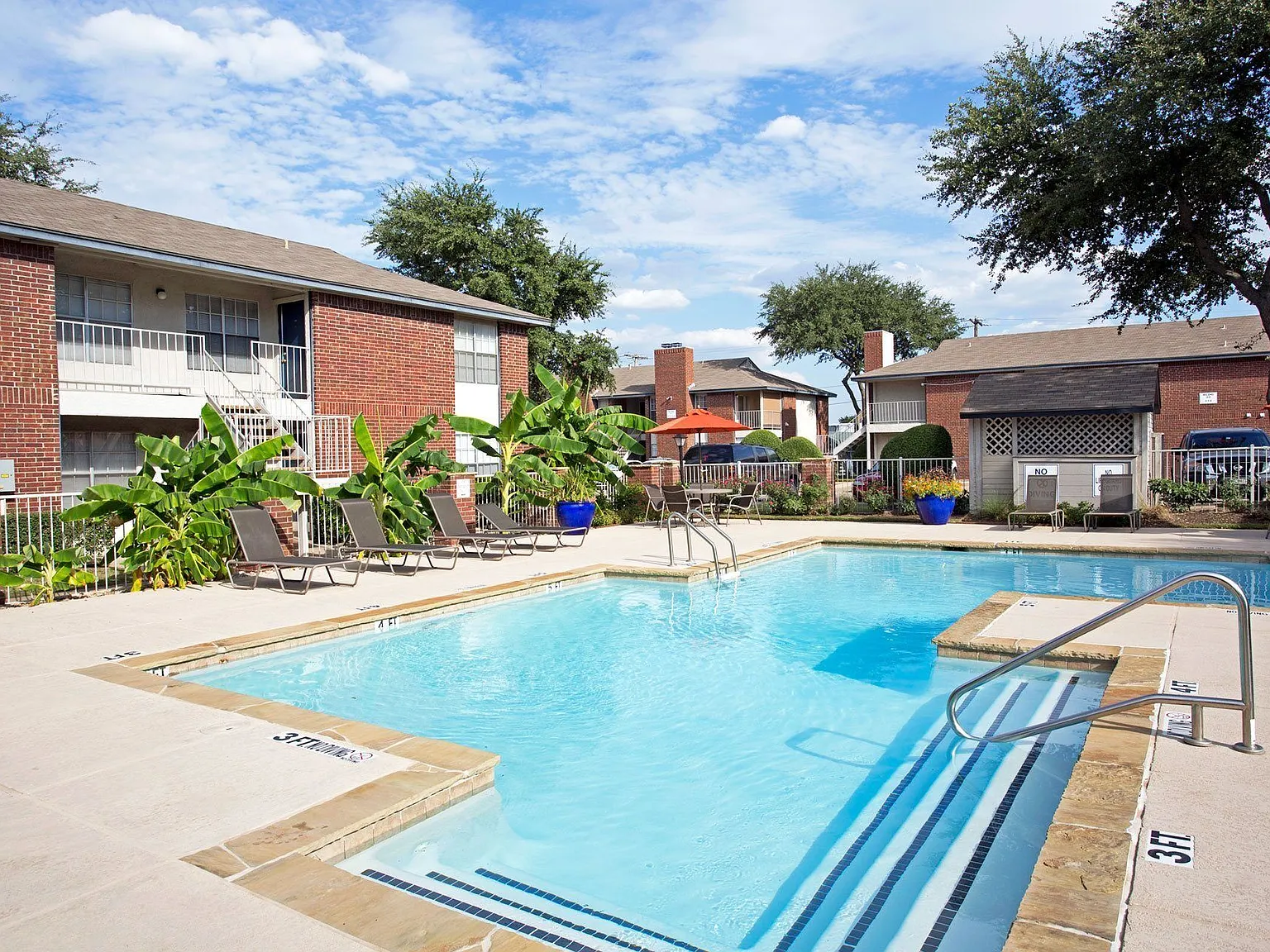 Crestbrook Apartments — Photo 4