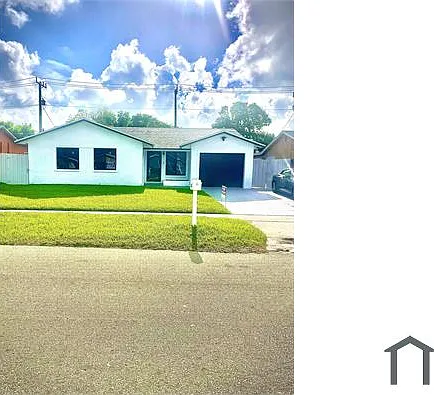 1943 NW 5th Way — Photo 2