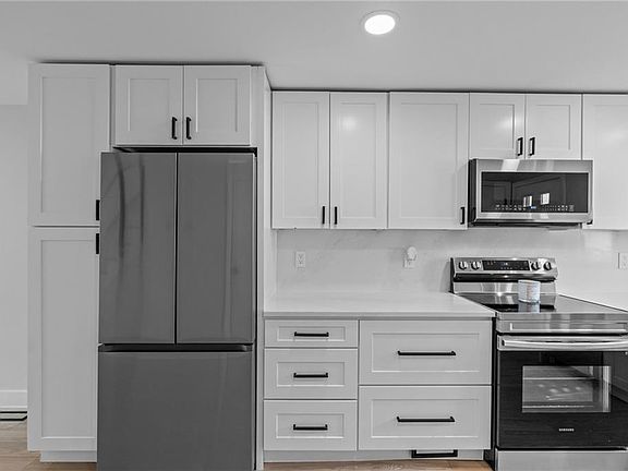 4th image of 41 Dale Ave APT D