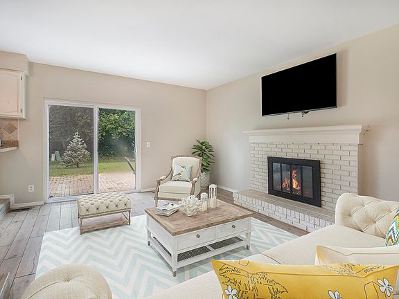 2nd image of 42480 Revere Ave