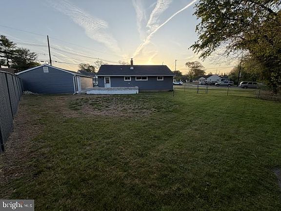 2nd image of 1049 Cooper St