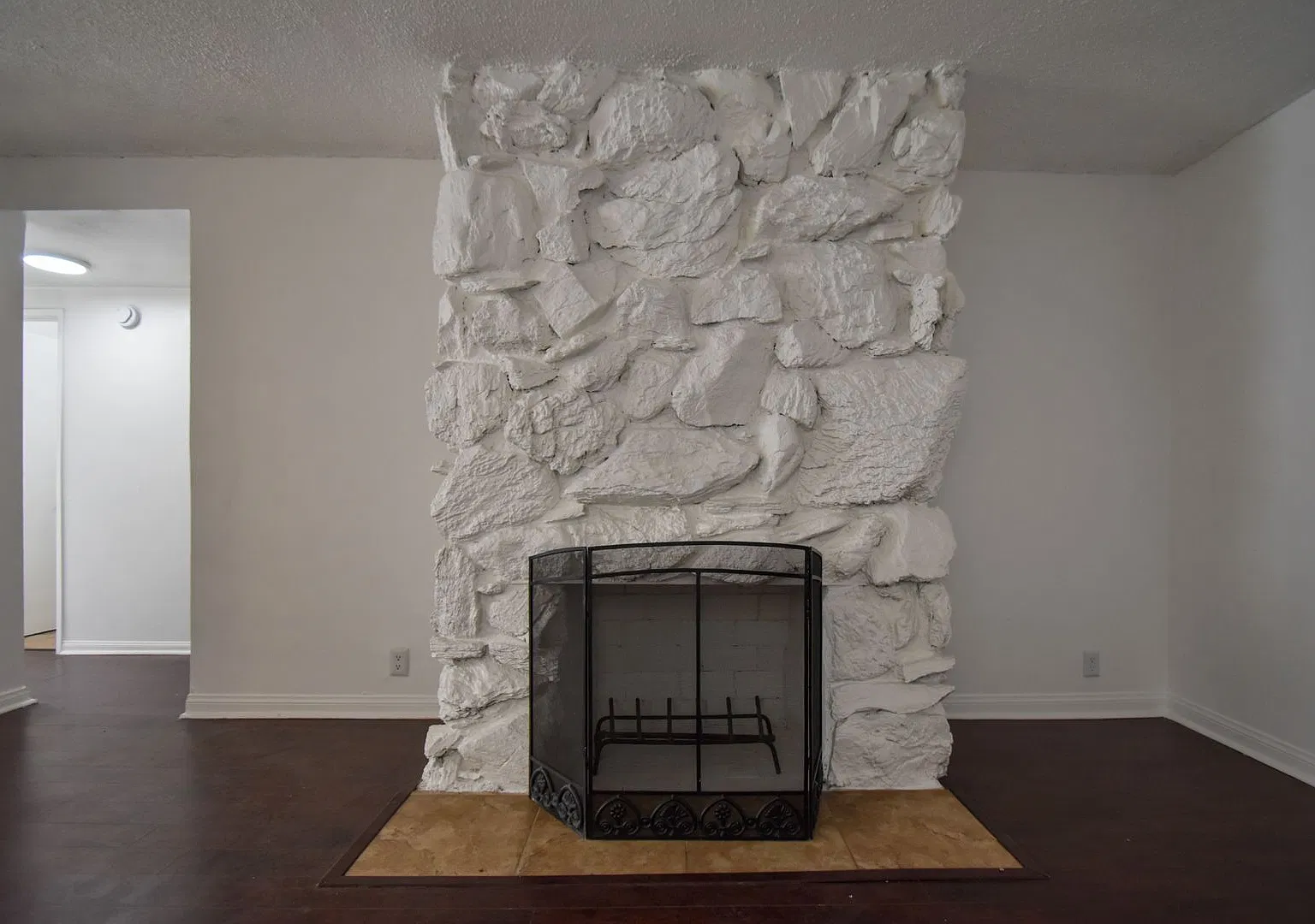 10745 — Photo 2