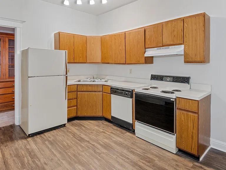 1478 Saint James Ct #9 — Photo 5