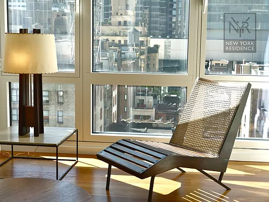 Sold by New York Residence | media 9