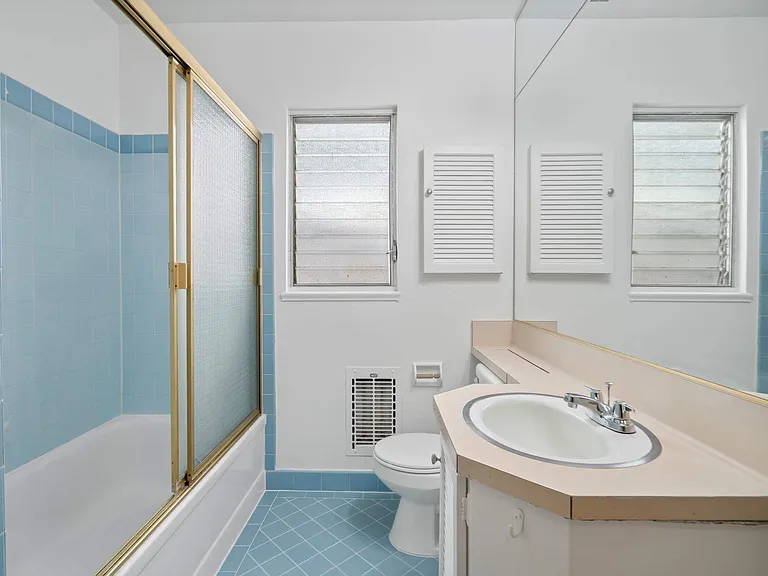 1323 N Olive Dr — Photo 18