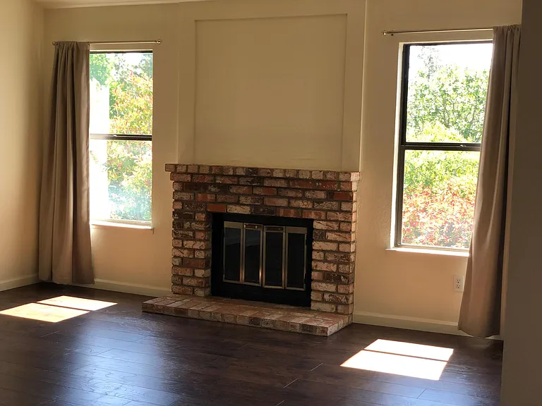 451 Camelback Rd — Photo 2