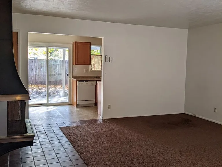 880 & 890 E 37th Ave — Photo 3