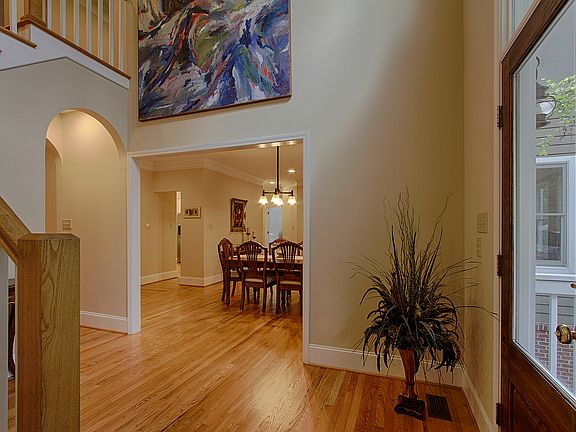 5th image of 4048 Hiawatha Dr