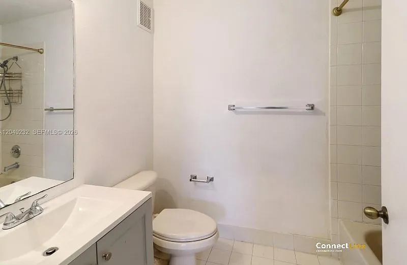 3 bed, 2.0 bath, 1672 sqft, $3,400 — Photo 3