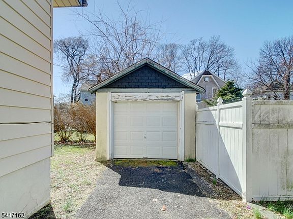 3rd image of 416 Jerusalem Rd