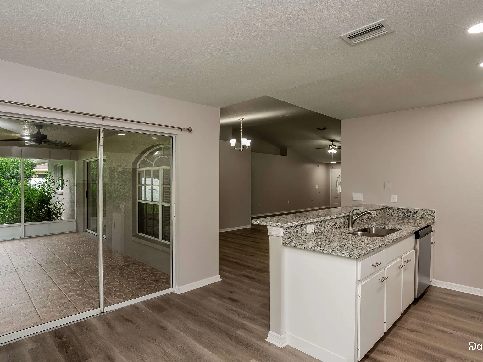 3 bed, 2.0 bath, 1714 sqft, $2,595 — Photo 4