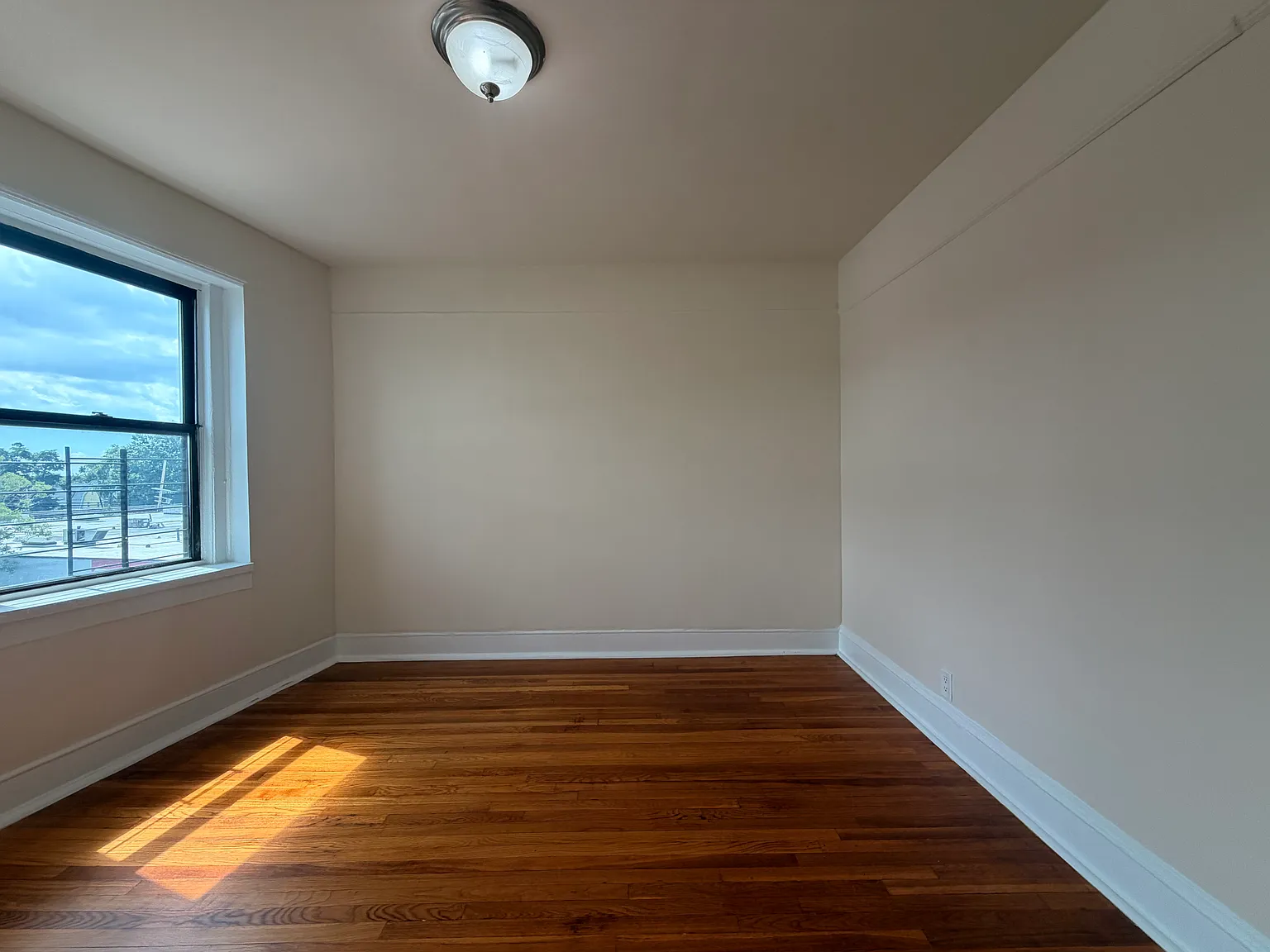 1 bed, 550 sqft, $2,050 — Photo 3