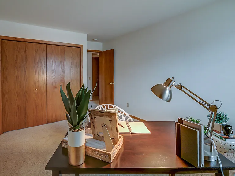 Tree Lane Park Apartments — Photo 12
