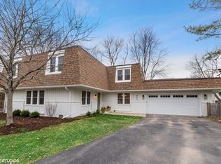 850 Deere Park Ct, Deerfield, IL 60015