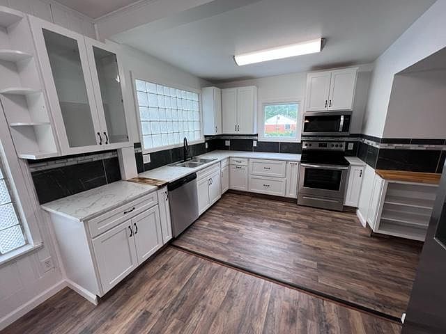 1st image of 909 W Main St