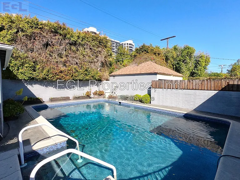 10749 Wellworth Ave — Photo 3