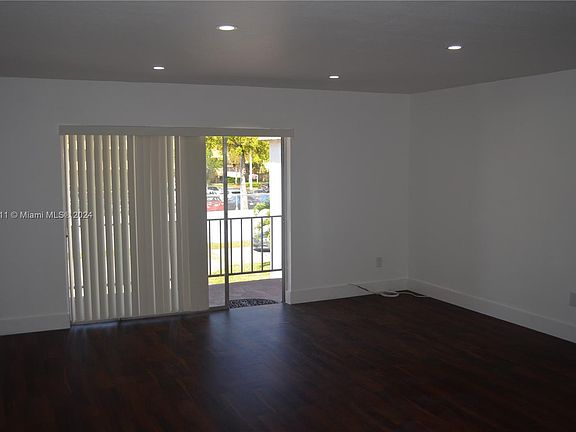 4th image of 10395 N Kendall Dr APT V8