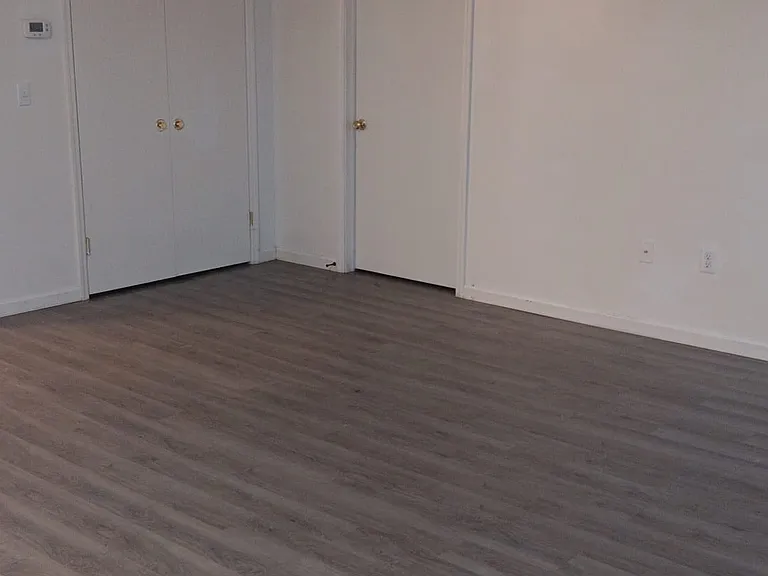 Grammery Court Apartments — Photo 17