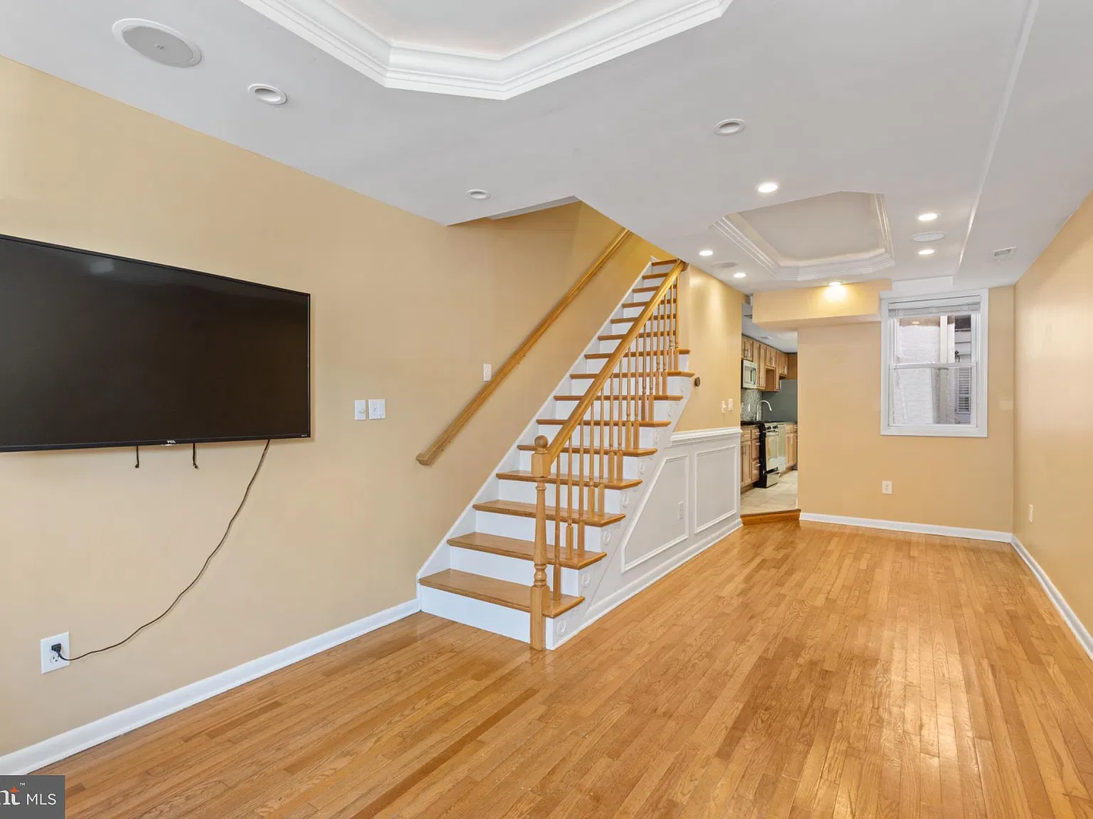 3 bed, 2.0 bath, 1314 sqft, $2,250 — Photo 2