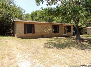 407 N Water St, Pleasanton, TX 78064