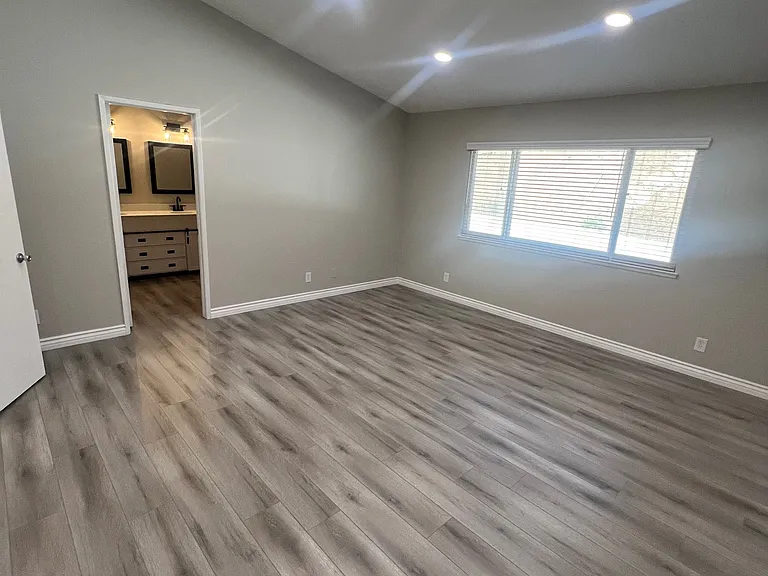 2800 Regina Ave — Photo 39