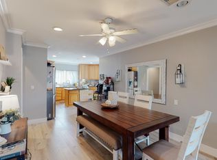 17326 Collins St, Encino, CA 91316