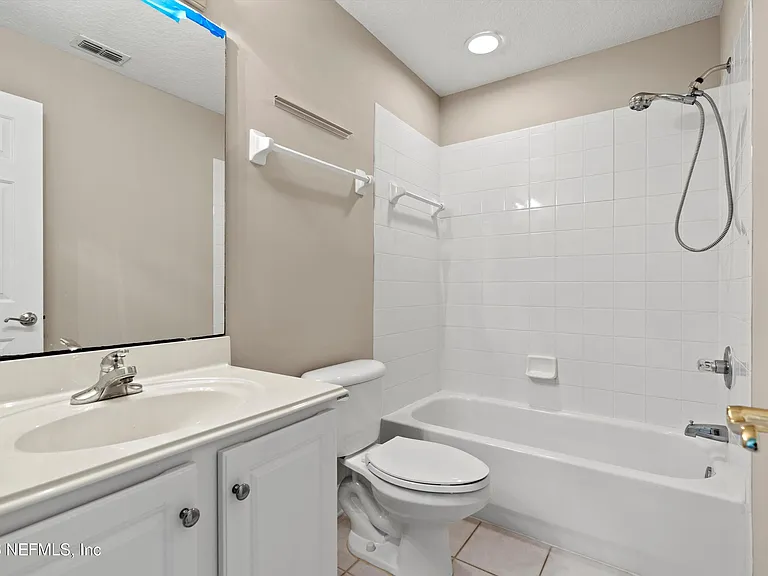 7610 Sentry Oak Cir W — Photo 28