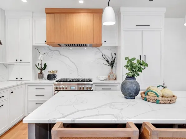 10-10A Milk St #1, Newburyport, MA 01950