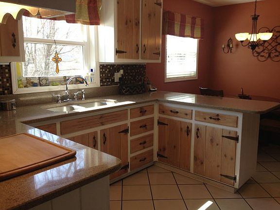 3rd image of 213 Carolyn Cir