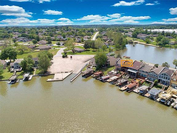5th image of 1136 Lake View Dr