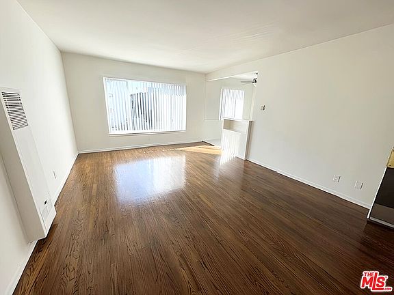 5th image of 228 S Mariposa Ave #16