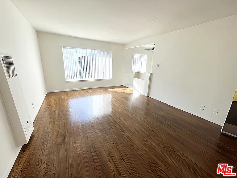 228 S Mariposa Ave #16 — Photo 5