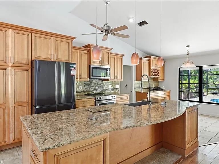 19028 Pine Run Ln — Photo 6