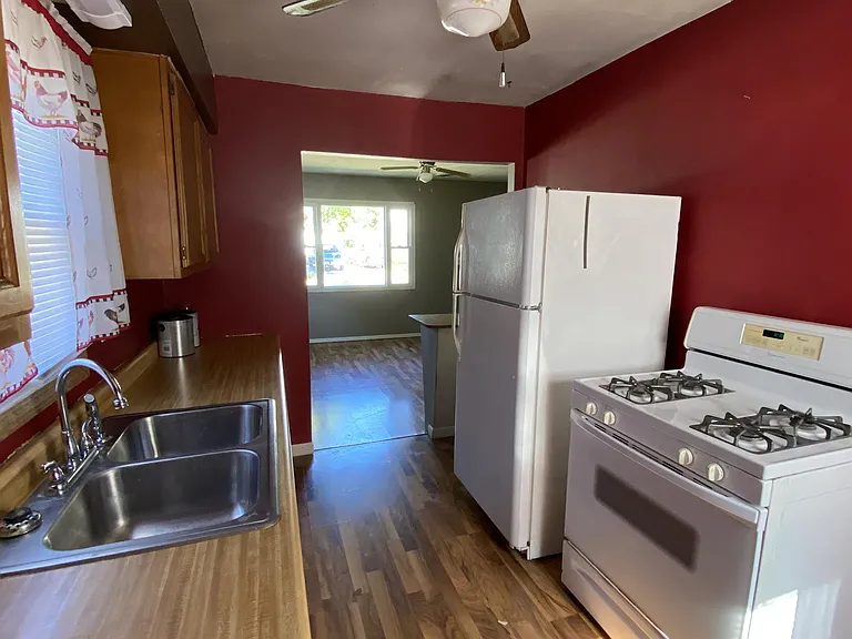 1736 W Grand Ave — Photo 7