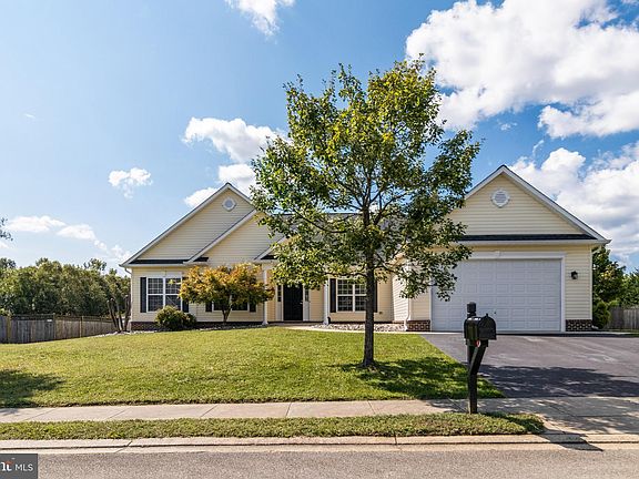 2nd image of 1028 Canterbury Ln