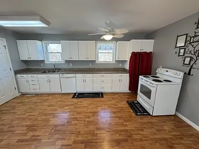 325 Freedom Trl — Photo 3