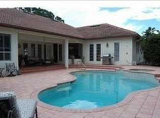 2833 Crayton Rd, Naples, FL 34103